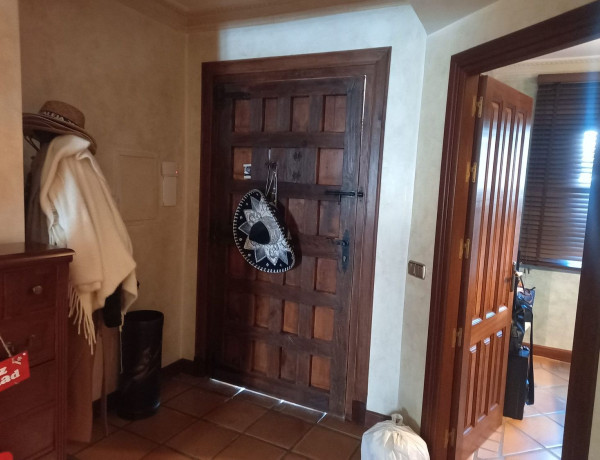 Dom w zabudowie bliźniaczej na sprzedaż w  Calle Serbal , Marbella photo 4