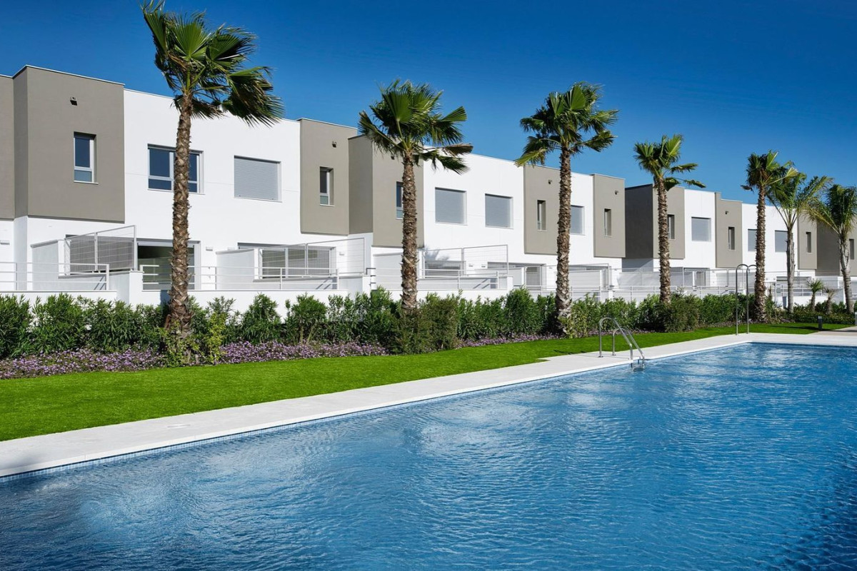 Sale of townhouse in  Golden Bay Beach , Estepona photo 2