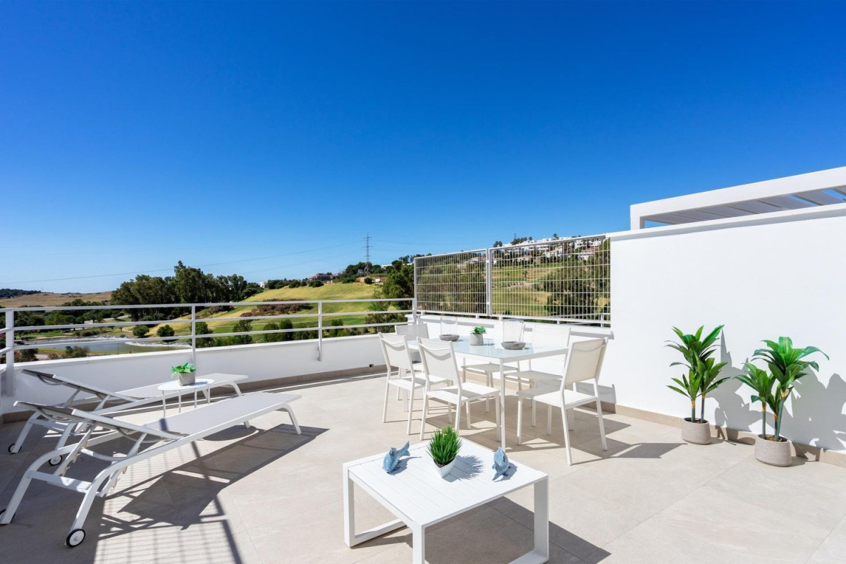 Sale of townhouse in  Golden Bay Beach , Estepona photo 4
