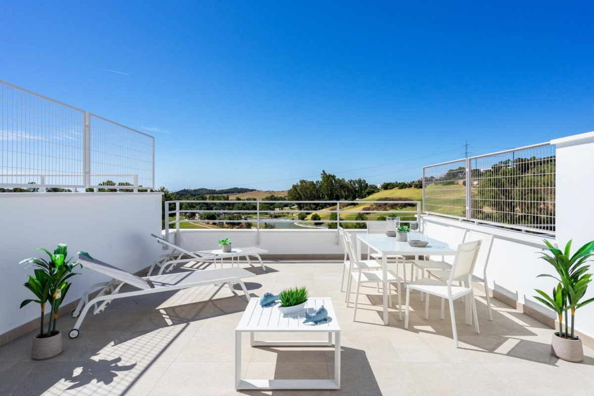 Sale of townhouse in  Golden Bay Beach , Estepona photo 5