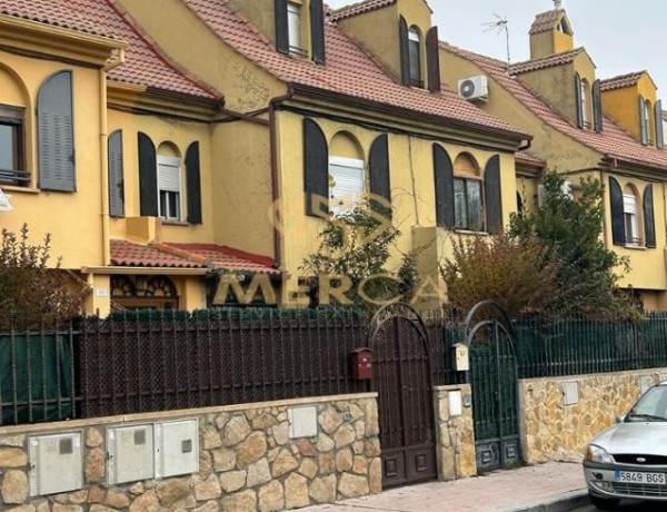 Apartment for sale in Calle Pico Veleta, Salamanca thumbnail 1