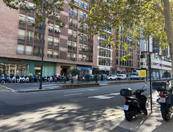 Piso en venta en  Avenida de César Augusto, Zaragoza photo 2