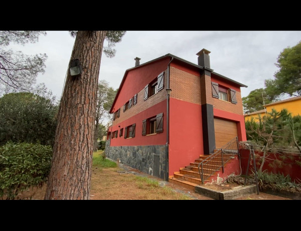 Chalet independiente en venta en Urb. CAN BARRI, Bigues i Riells thumbnail 1