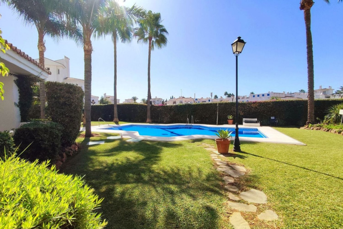 Venta de bajo en Urbanización Nueva Andalucía A, Marbella
 photo 4