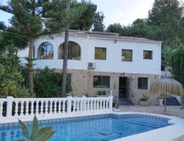 Chalet independiente en venta en  Maryvilla , Calpe photo 1