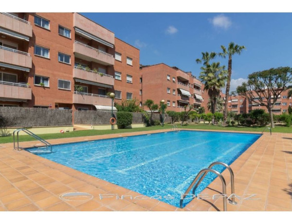 Piso en venta en Calle d'Alacant, Castelldefels photo 1