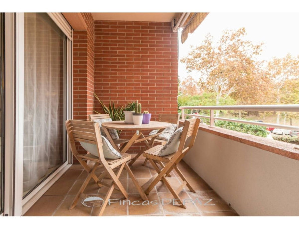 Piso en venta en Calle d'Alacant, Castelldefels thumbnail 2
