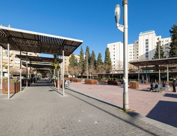 Garaje en venta en Avenida de la Constitución , Granada photo 1