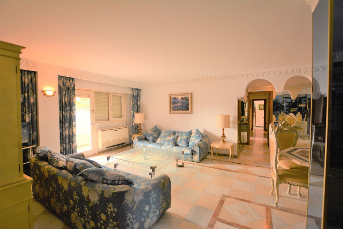 Sale of apartment in Avenida Arias Maldonado, Marbella
 photo 3