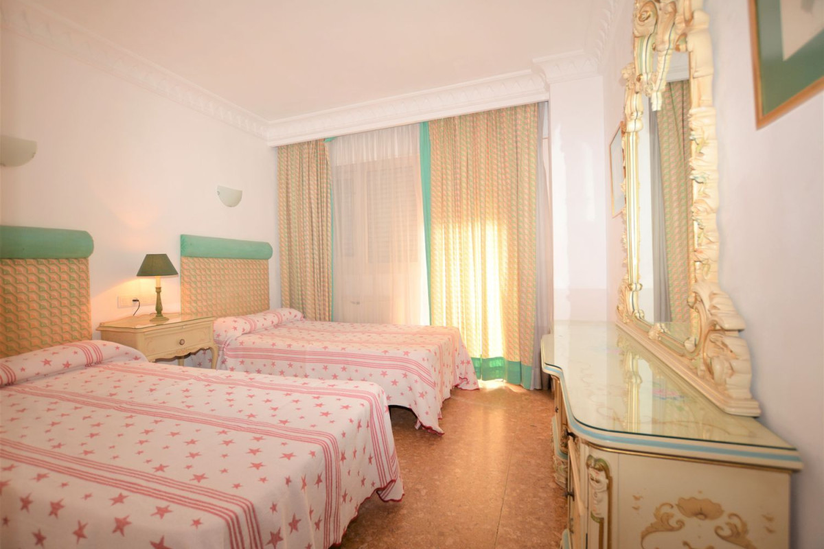 Sale of apartment in Avenida Arias Maldonado, Marbella
 photo 5