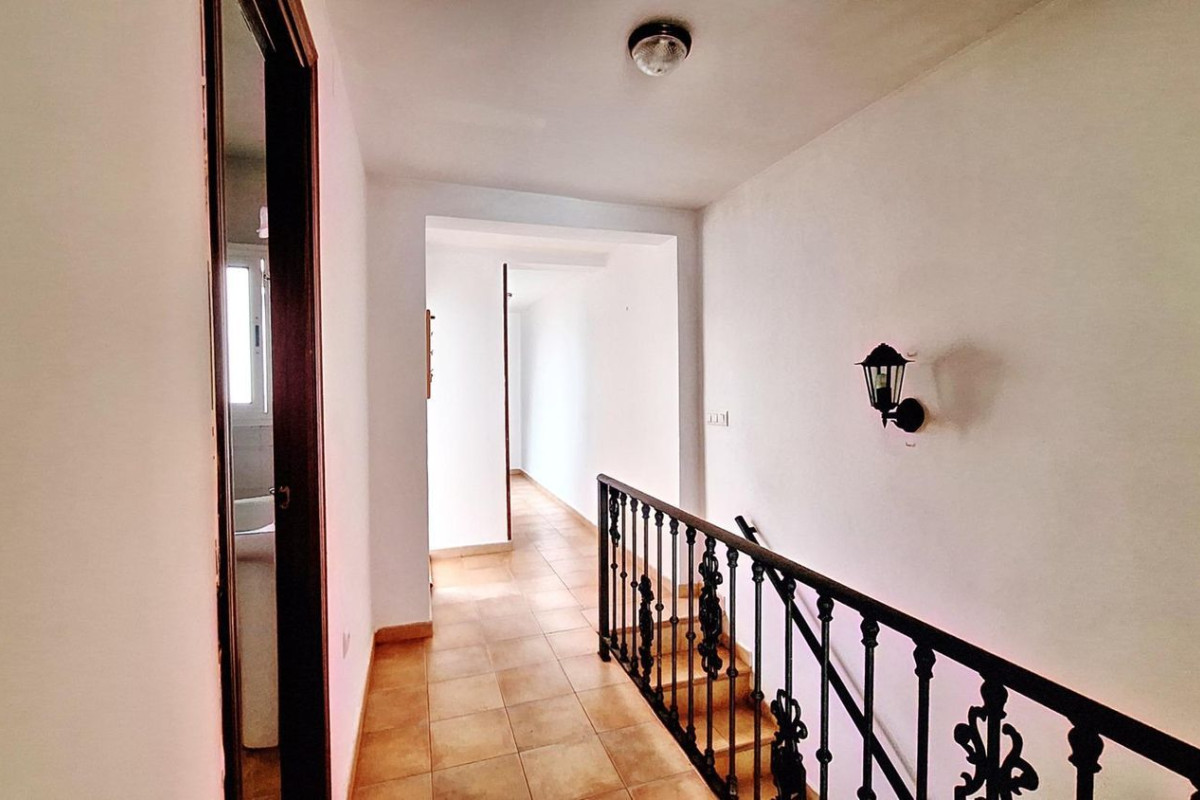 Продажа таунхауса в  Центро , Алхесирас photo 3