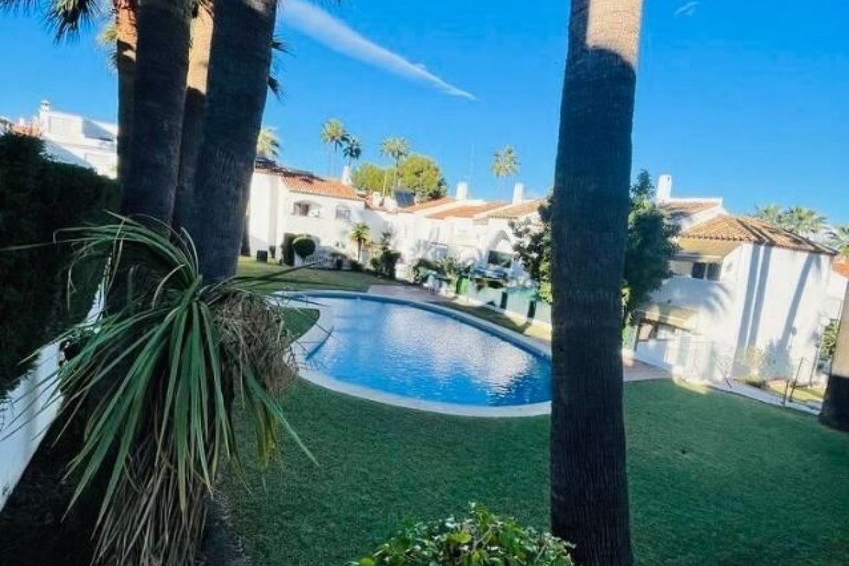 Sale of townhouse in  Benamara - Atalaya , Estepona photo 2