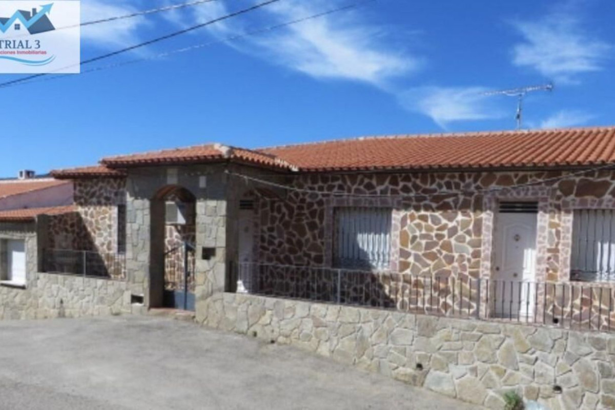 Casa o chalet independiente en venta en calle Caudillo, San Lorenzo de Calatrava
photo 1
