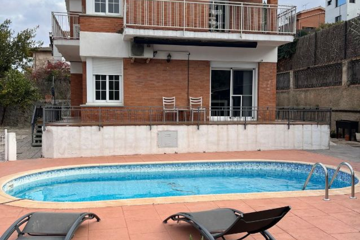 Venta de chalet independiente en Calle de Can Barata, 77, Sant Cugat del Vallès
 photo 2