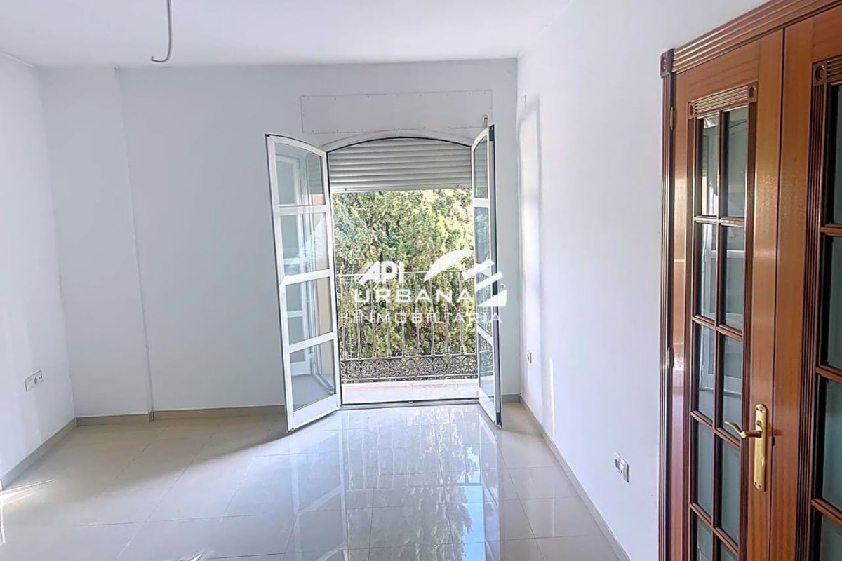 Sale of apartment in Calle Juan Jiménez Cuenca, Lucena
 photo 2