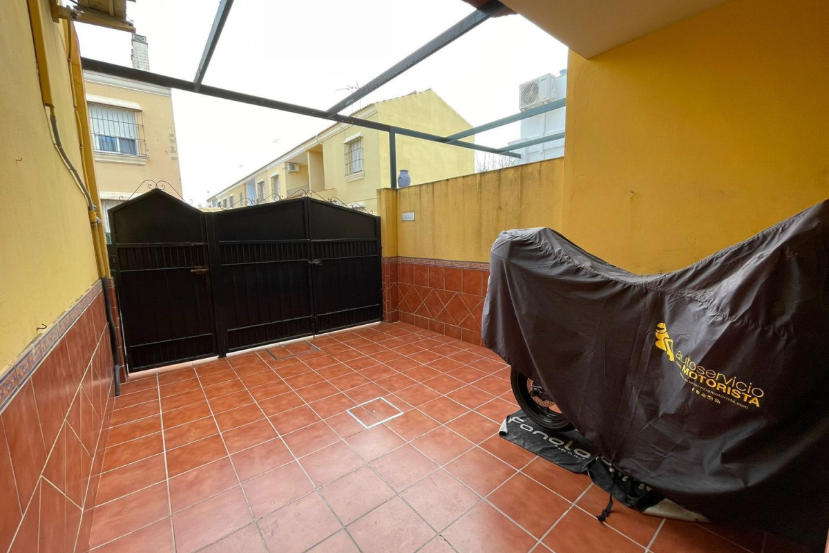 Sale of townhouse in Calle EL CARBONERILLO , Bormujos photo 2