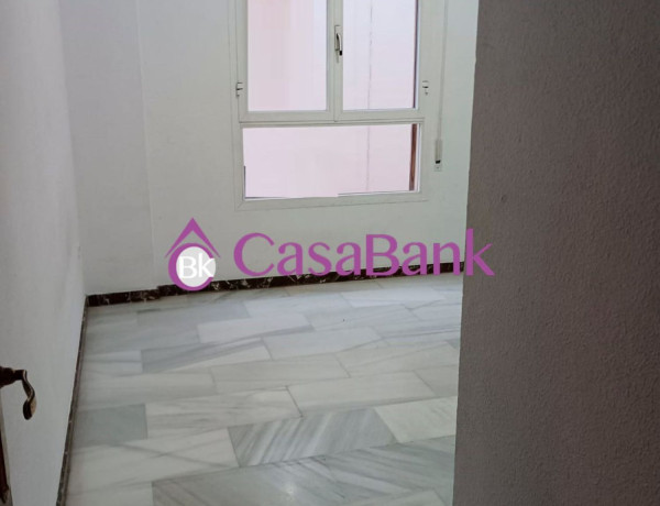 Piso en venta en  Urb. BRILLANTE, Distrito Santa Rosa - Valdeolleros photo 3