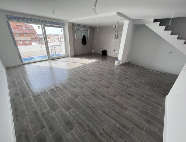 Chalet adosado en venta en Calle Isabel Allende s/n , Illescas thumbnail 1