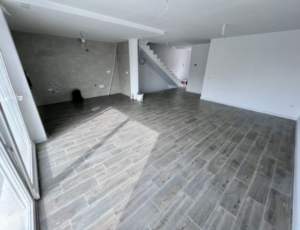 Chalet adosado en venta en Calle Isabel Allende s/n , Illescas thumbnail 2