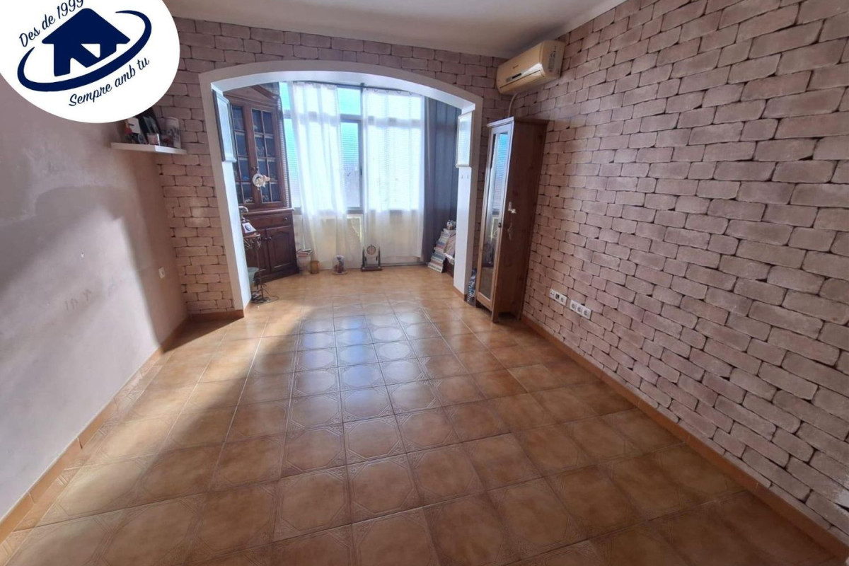 Sale of apartment in Center, Castellar del Vallès
photo 1
