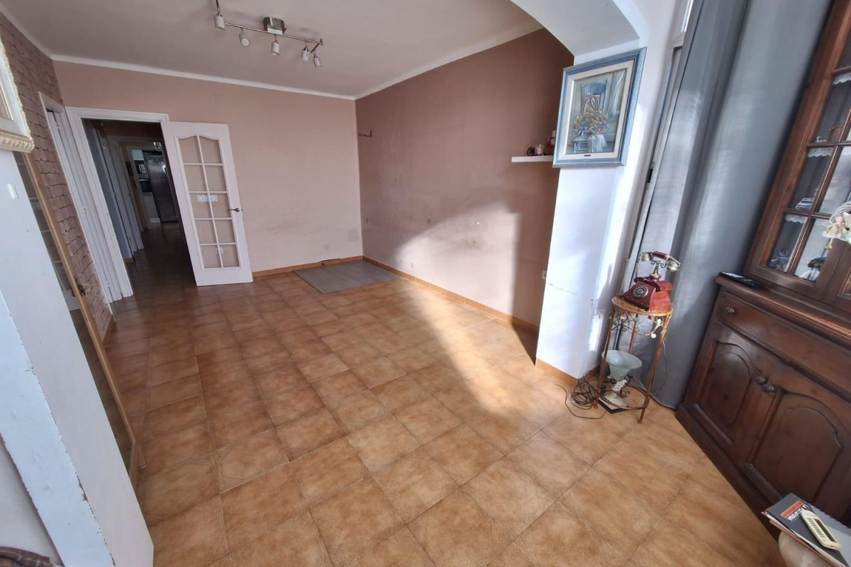Sale of apartment in Center, Castellar del Vallès
photo 2