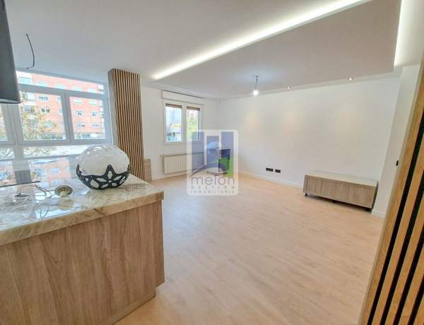 Apartment for sale in  Calle Cristóbal Colón, Burgos photo 2