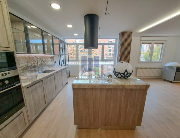 Apartment for sale in  Calle Cristóbal Colón, Burgos photo 4