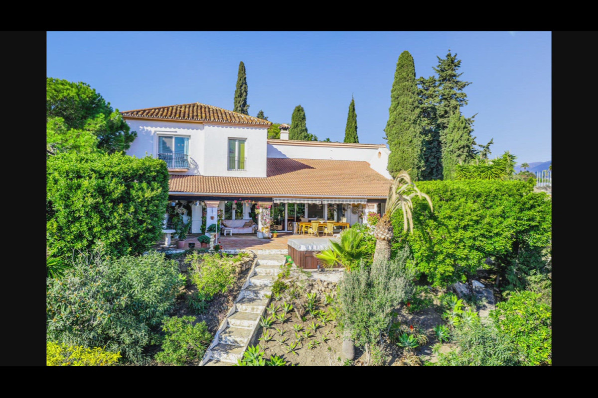 Sale of independent chalet in Selwo, Estepona
 photo 2
