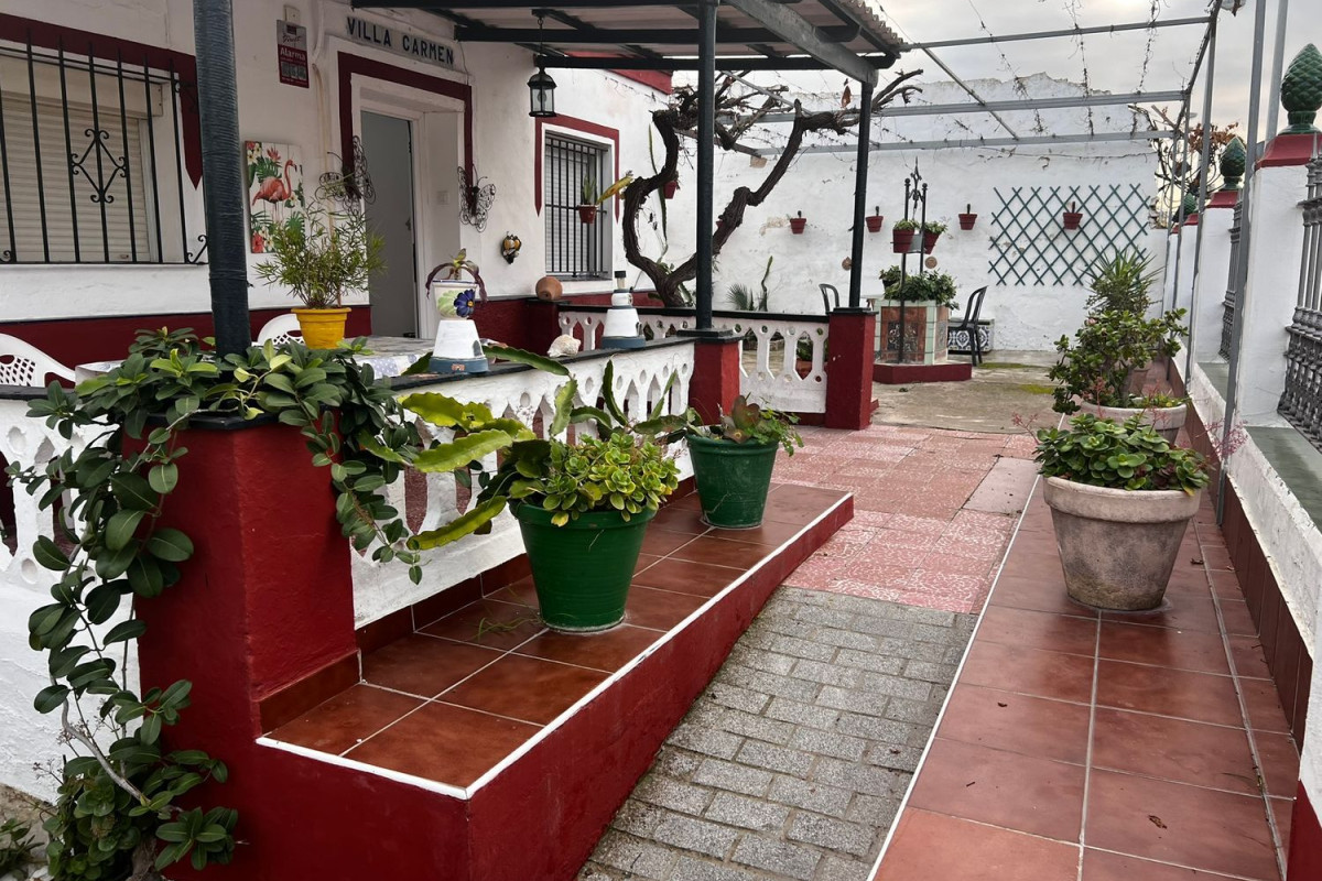 Продажа отдельного шале в  Avenida de las Piletas, Санлукар де Баррамеда photo 2