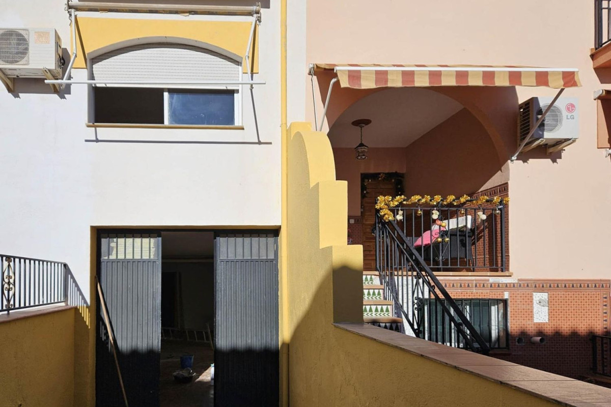 Casa o chalet independiente en venta en calle Gaviota, Güevéjar
photo 2
