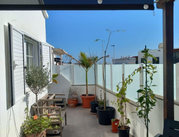 Chalet independiente en venta en Puerto del Carmen , Tias thumbnail 1