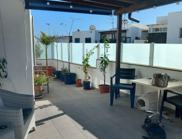Chalet independiente en venta en Puerto del Carmen , Tias thumbnail 2