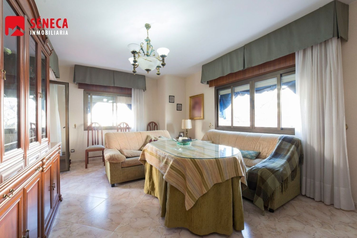 Sprzedaż mieszkania w Santa Rosa - Valdeolleros, Distrikt Santa Rosa - Valdeolleros
photo 4