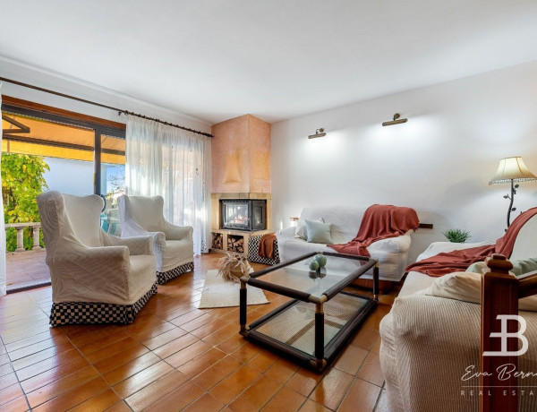 Chalet adosado en venta en  Calle de Velázquez , Salou photo 2