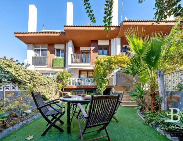 Chalet adosado en venta en  Calle de Velázquez , Salou photo 3