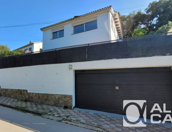 Detached villa for sale in Urbanitzacions , Lloret de Mar photo 1