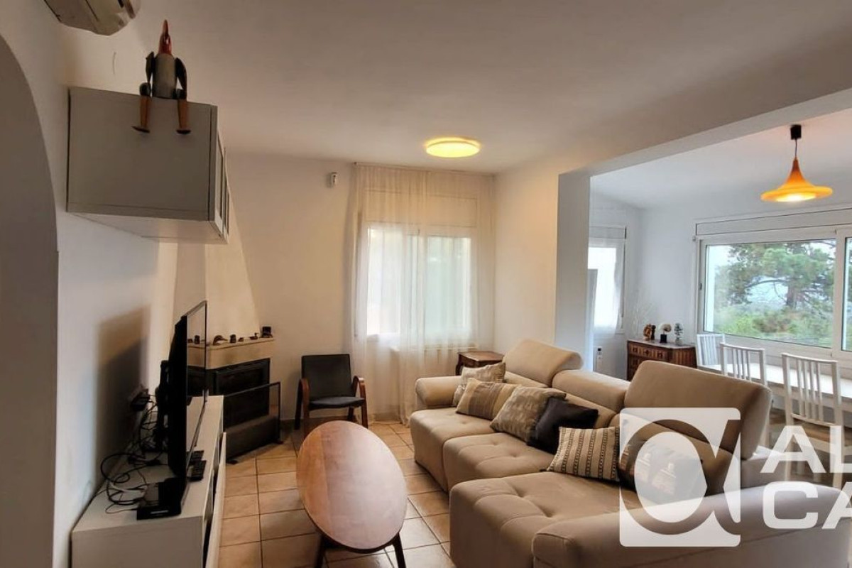 Sale of independent chalet in Urbanizations, Lloret de Mar
photo 2
