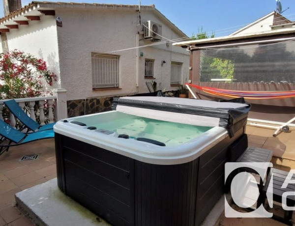 Detached villa for sale in Urbanitzacions , Lloret de Mar thumbnail 2