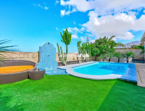 Chalet independiente en venta en Costa Adeje , Adeje thumbnail 2