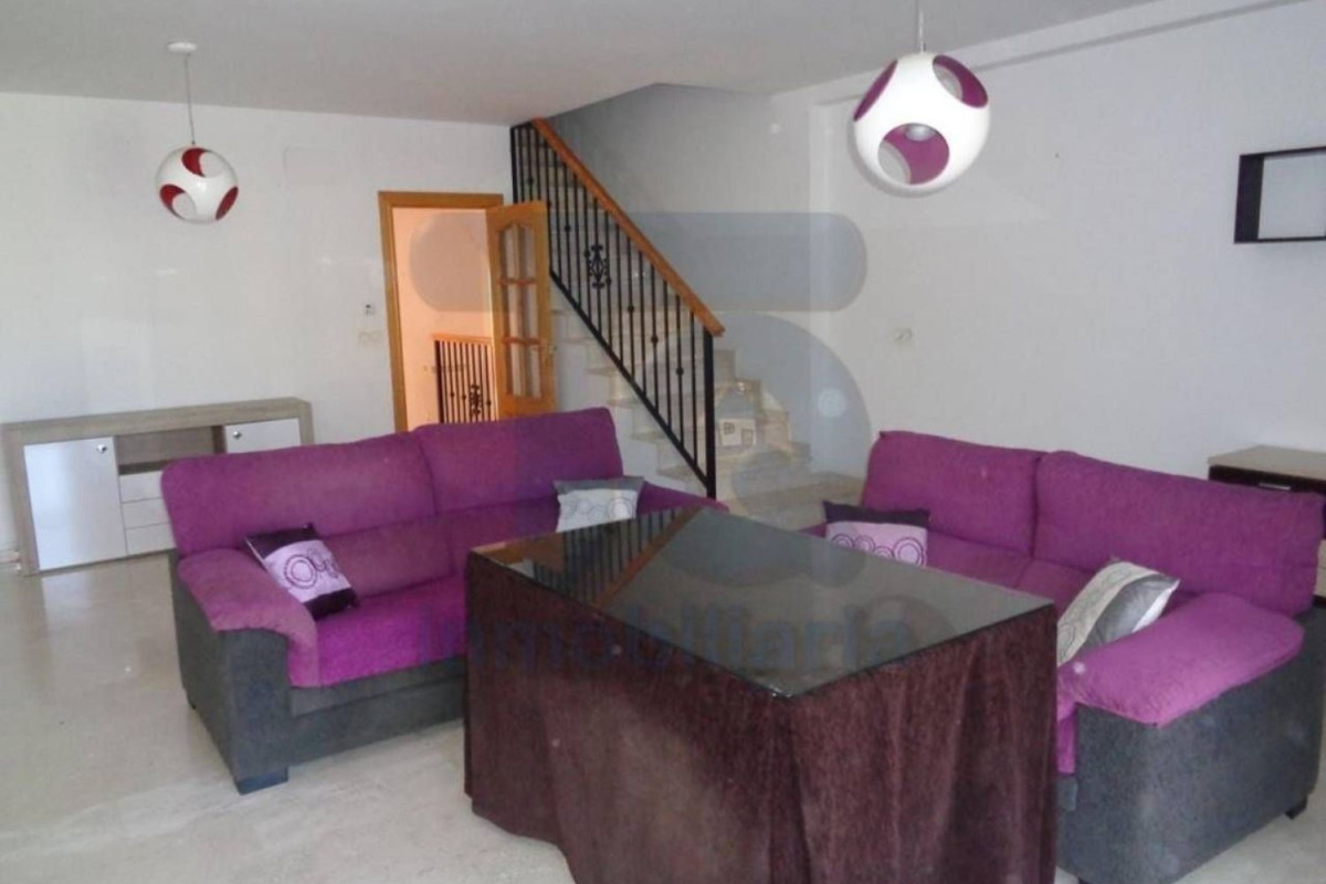 Sale of townhouse in Calle Cristóbal Colón , Las Gabias photo 2
