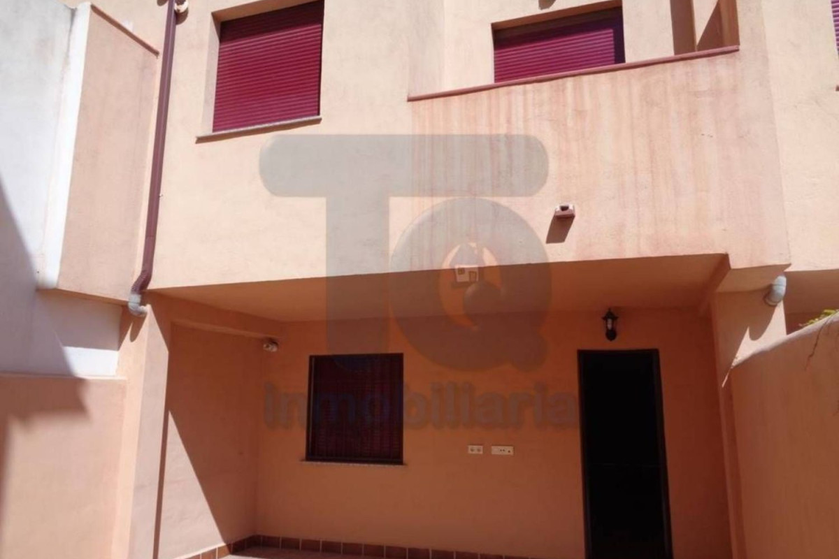 Sale of townhouse in Calle Cristóbal Colón , Las Gabias photo 5