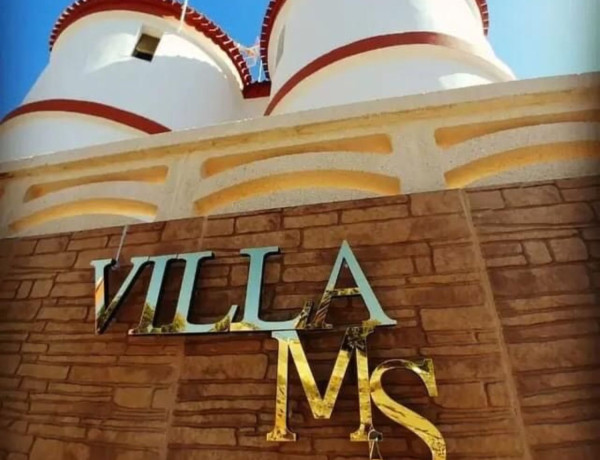 Chalet independiente en venta en Calle Santiago Santana, 32, San Bartolomé de Tirajana thumbnail 1