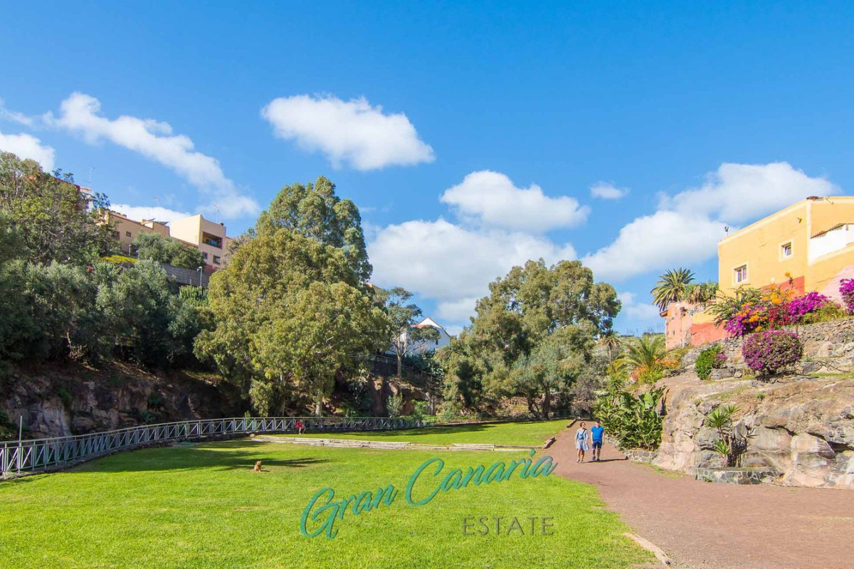 Sale of townhouse in  Calle Jose Ramirez , Ingenio photo 2