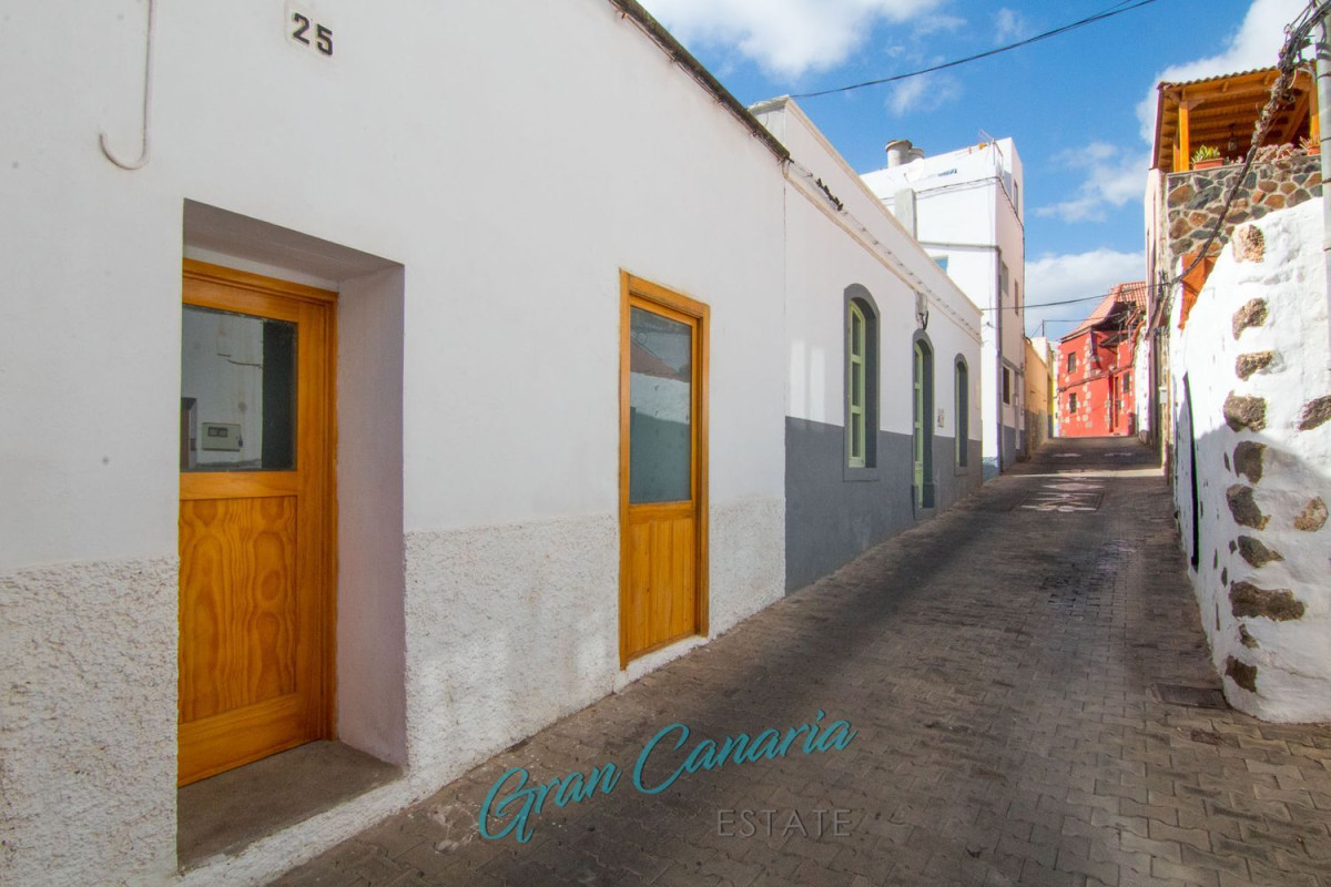 Sale of townhouse in  Calle Jose Ramirez , Ingenio photo 3