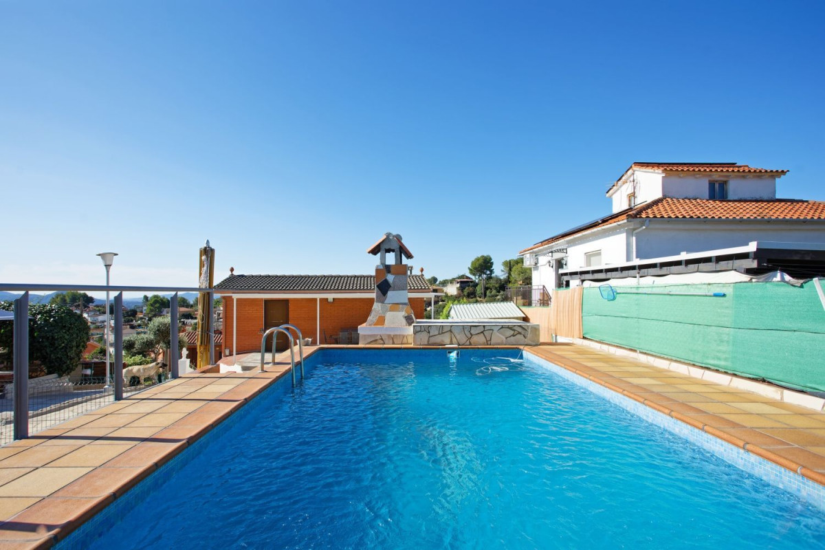 Venta de chalet independiente en Urb. Castellnou, Rubí
photo 1