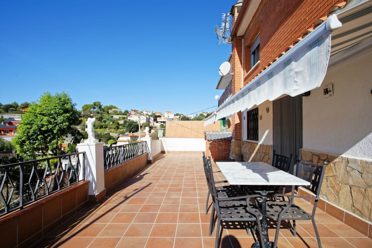 Venta de chalet independiente en Urb. Castellnou, Rubí
photo 2