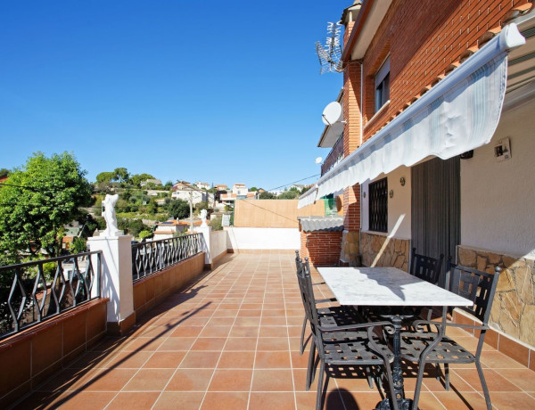 Chalet independiente en venta en Urb. Castellnou, Rubí thumbnail 1