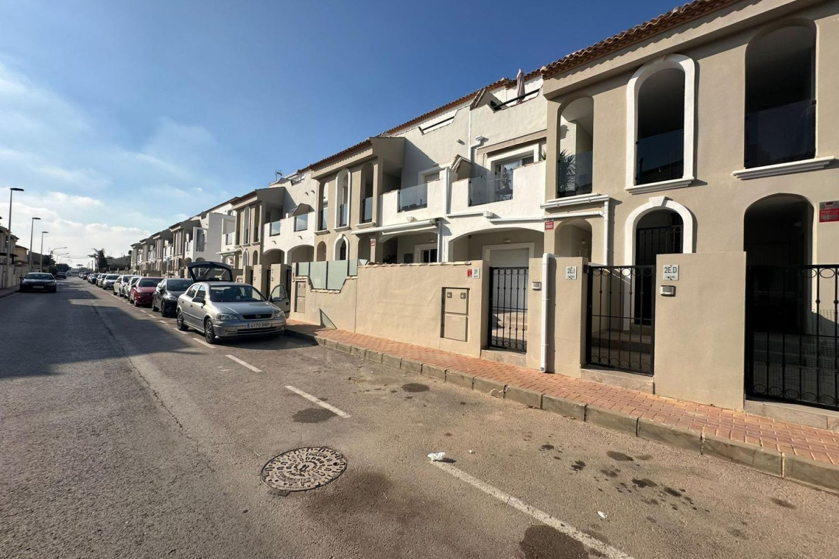 Продажа отдельного шале в Calle Río Júcar, Сан-Педро-дель-Пината́р photo 2