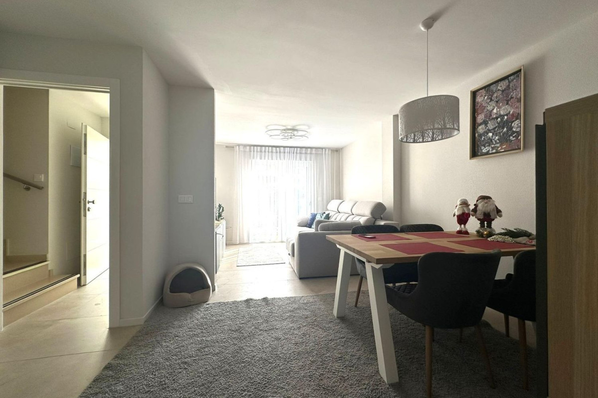 Продажа отдельного шале в Calle Río Júcar, Сан-Педро-дель-Пината́р photo 3