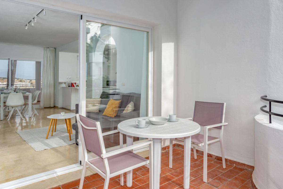 Sale of apartment in Golden Bay Beach, Estepona
 photo 3